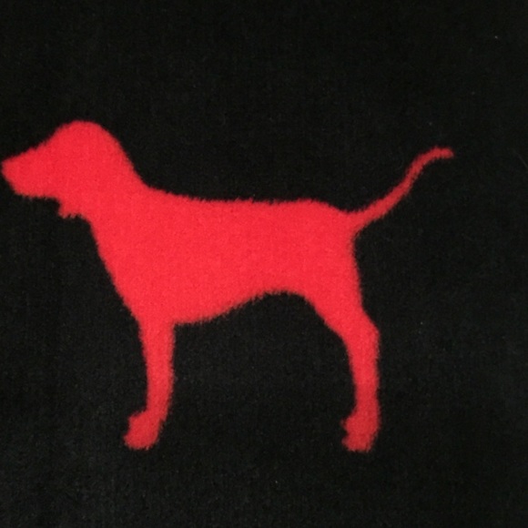 VS PINK Sherpa Blanket Red Black Plaid Perfect Valentine's Day Present NWT - Picture 12 of 13